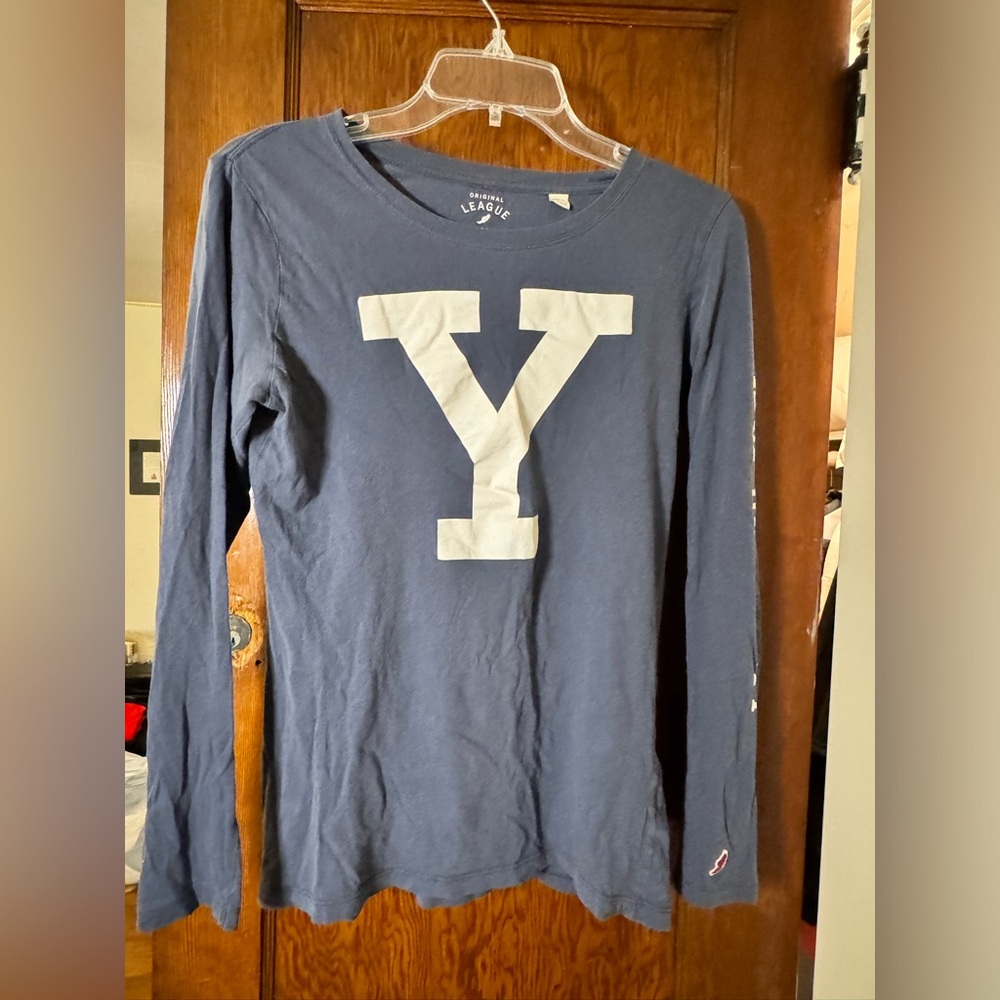 YALE UNIVERSITY Women’s League Long Sleeve T-Shirt SIZE MEDIUM